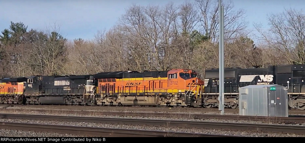 BNSF 3702